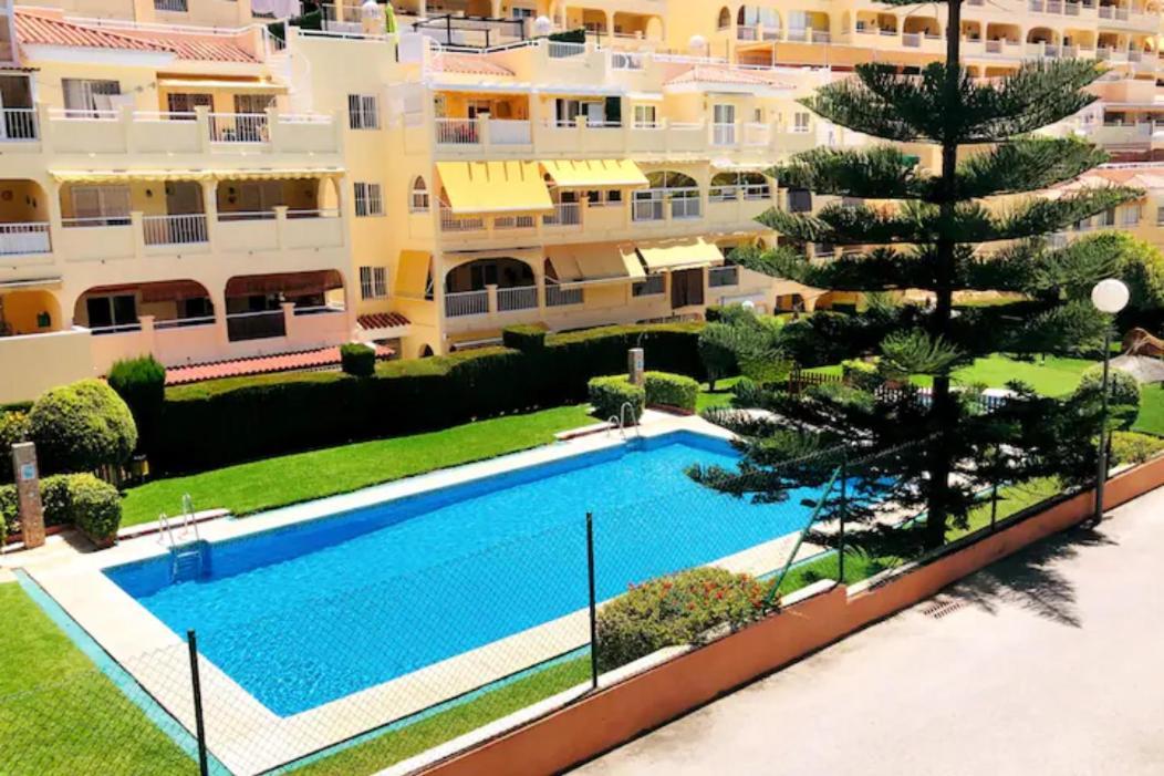 Piso En Zona Tranquila De - Torrequebrada Golf Lejlighed Benalmádena Eksteriør billede